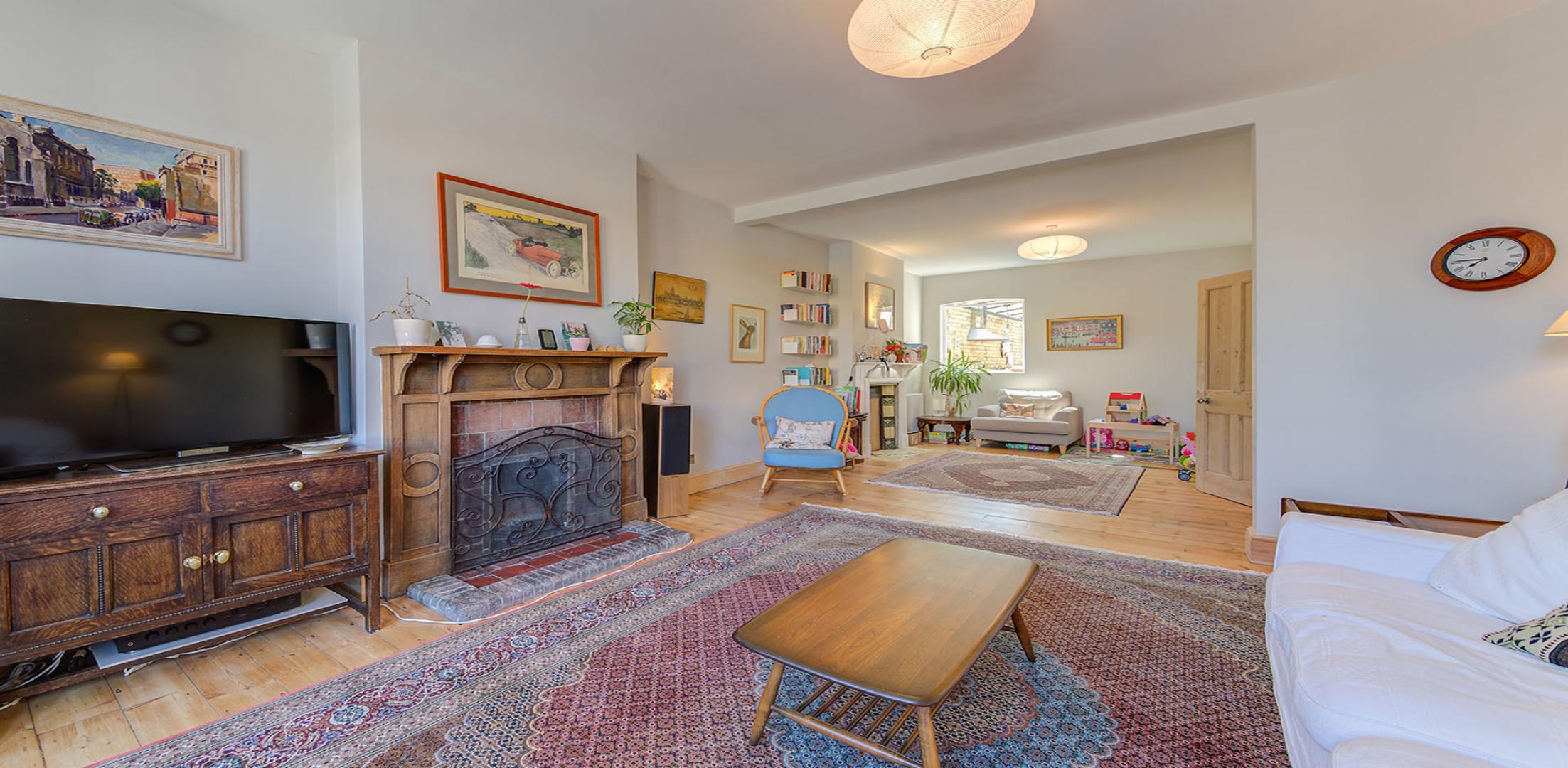 			4 Bedroom, 1 bath, 1 reception Terraced House			 Totteridge Lane, TOTTERIDGE & WHETSTONE